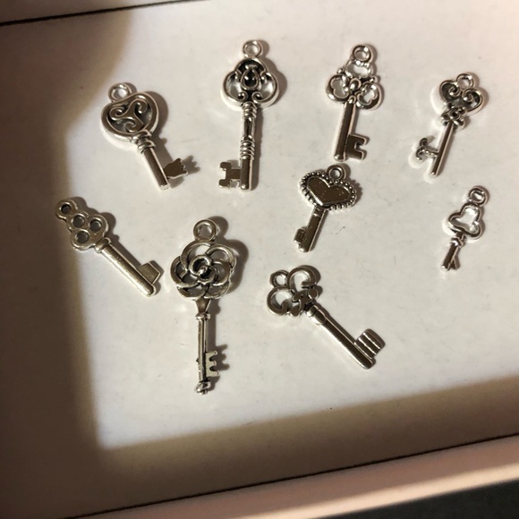 Silver Key Charm Set - Picture 1 of 2
